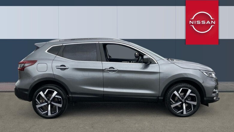 Nissan Qashqai 1.3 DiG-T N-Motion 5dr Petrol Hatchback